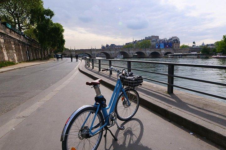 Premium Paris Vineyard Experience en E-Bike : Visite Dégustation de Vins