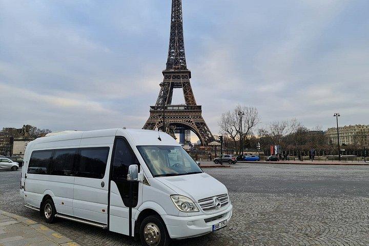 Transfert privé Aéroport CDG Orly à Paris en minibus 19 places