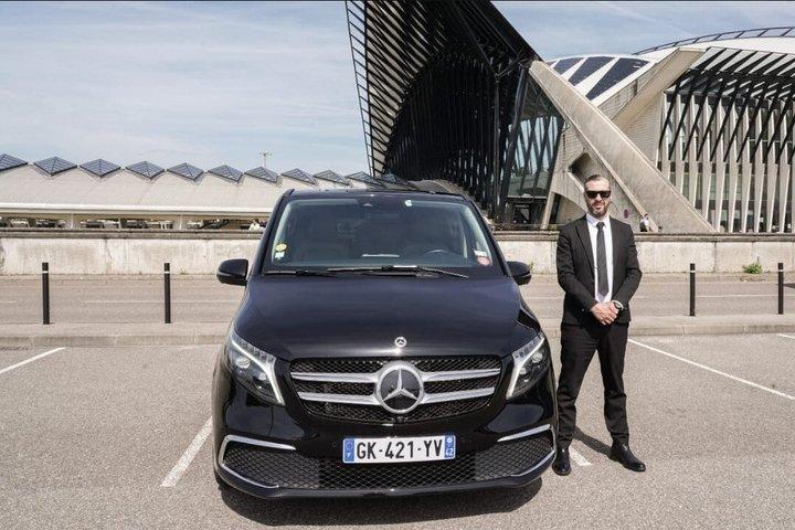 Transfert Premium Van pour Groupes à Lyon Aéroport