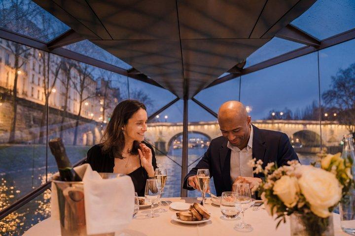 Dîner Croisière Bateaux Mouches® sur la Seine à Paris