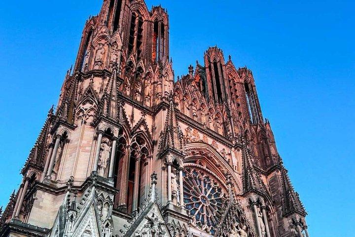 Reims Couronnements Conflit et Champagne Balade à pied