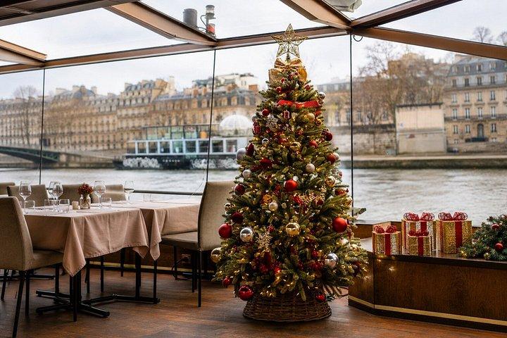 Bateaux Mouches® Déjeuner spécial Noël Croisière à Paris