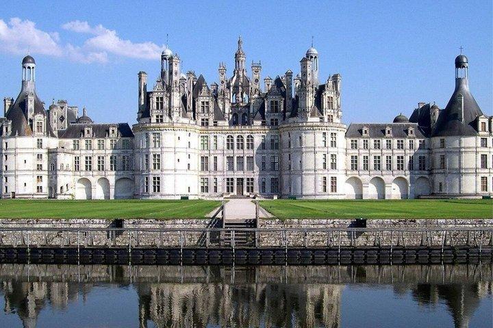 Visite privée des Trois Châteaux de la Loire au départ de Paris avec Champagne