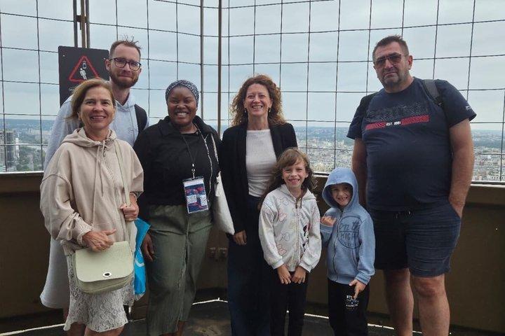Visite guidée de la Tour Eiffel à Paris par les escaliers avec option sommet