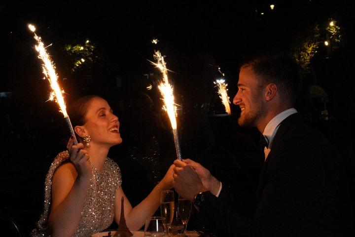 Croisière dîner tôt de la Saint-Sylvestre sur la Seine avec boissons et musique