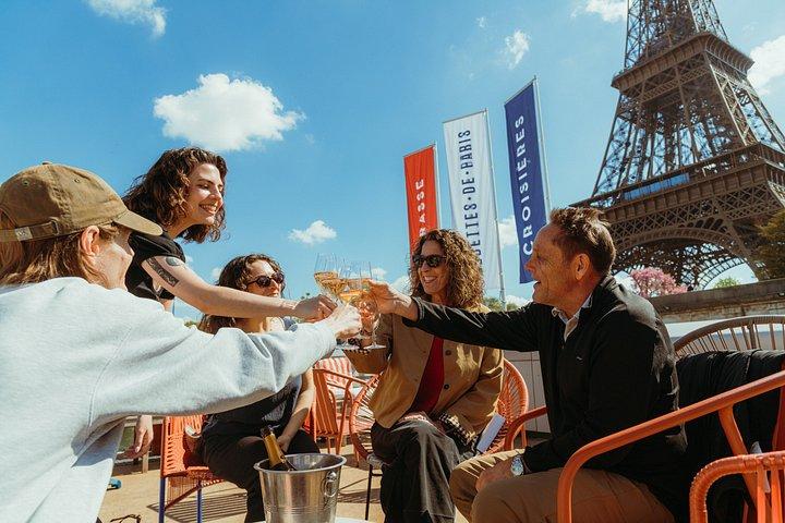 Visite gastronomique de Paris près de la Tour Eiffel avec dîner et champagne