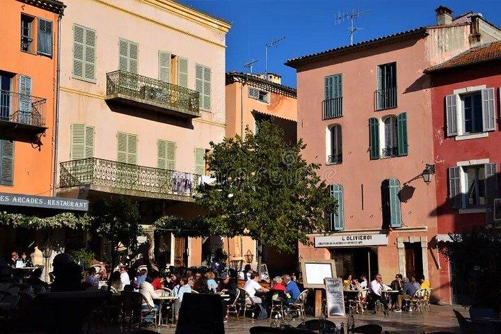 Visite de la campagne provençale et des parfums d'herbe au départ de Nice