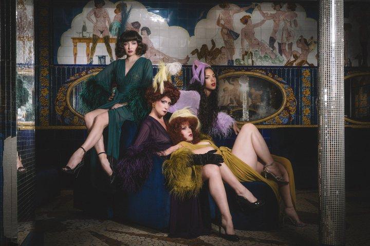 Paris : Un cabaret burlesque dans une ancienne maison close
