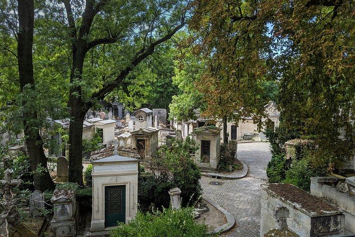 Visite du cimetière du Pere Lachaise avec dégustation de vin