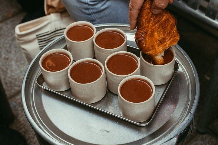 Commencez votre journée comme un Parisien : Croissants, chocolat et culture