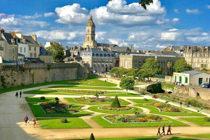 Bonjour Vannes : Privé 2 - Heure Intro City Walk avec Guide Local