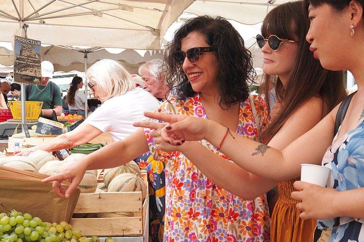 Visite gastronomique au marché Libération de Nice avec dégustations locales