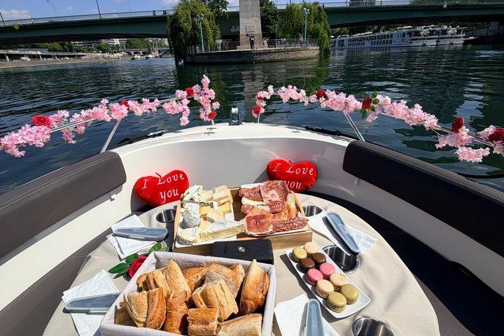 Croisière gourmande Champagne à Paris Croisière privée sur Seine