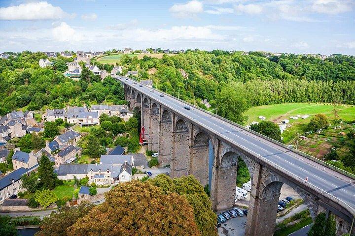 Bonjour Dinan : Privé 2 - Heure Intro City Walk avec Guide Local