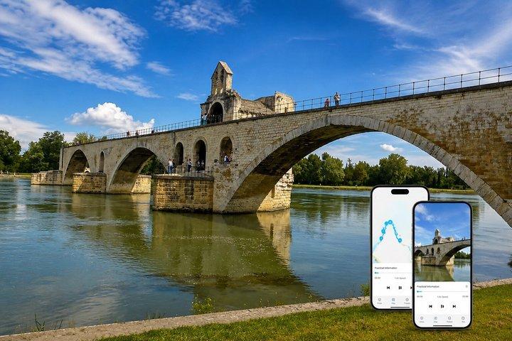 Visite autoguidée des papes, poètes et assassins d'Avignon