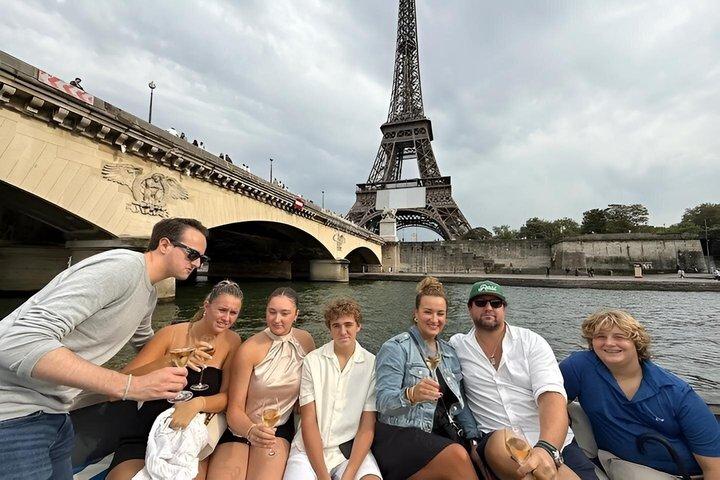 Croisière touristique sur la Seine et options de bus hop on hop off