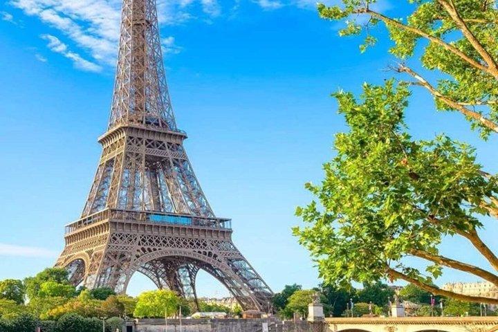 Paris emblématique visite guidée privée dans un véhicule luxe