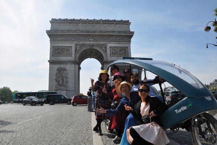 Visite privée de la découverte de Paris Gustave Eiffel en pédicab électrique
