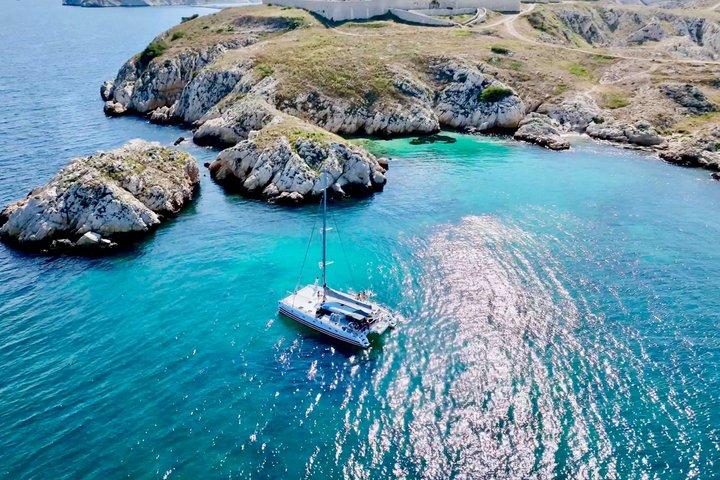Excursion en catamaran dans les Calanques avec baignade