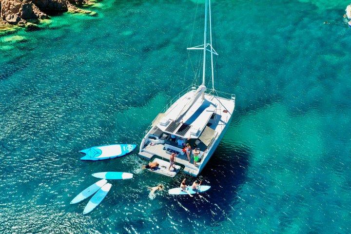 Excursion en catamaran d'une demi-journée avec paddleboard