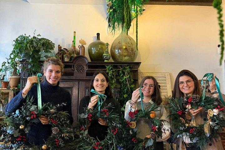 Créez votre couronne de Noël éternelle avec une boisson chaude