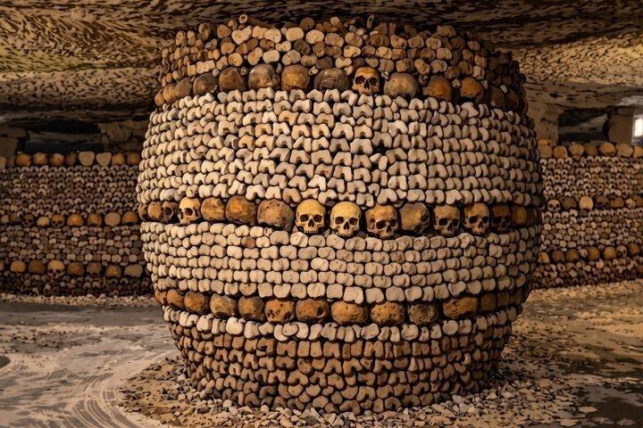 Visite guidée en petit groupe des Catacombes de Paris avec accès réservé