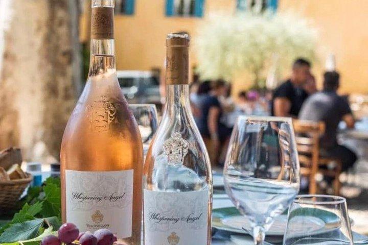 La dégustation de vin de l'Ange Murmurant