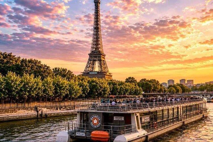 Soirée Paris : Vin et fromage aux Galeries Lafayette et croisière sur la Seine