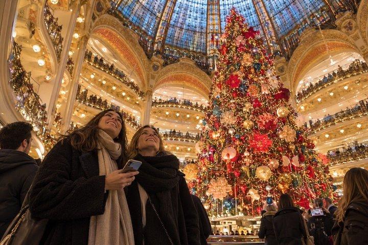 Tour privé de la magie de Noël à Paris avec lumières et chocolat chaud