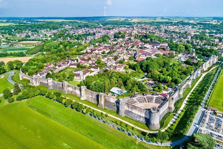 Bonjour Provins : Promenade urbaine privée de 2 heures avec un guide local