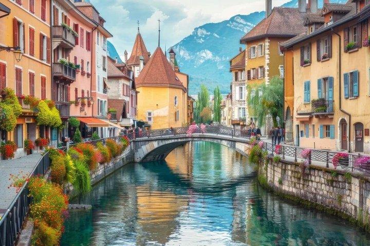 Bonjour Annecy : Visite urbaine privée de 2 heures avec un guide local