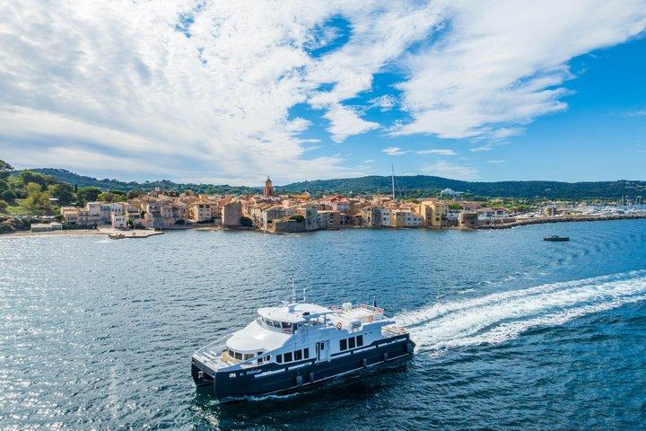 Mandelieu-Saint-Tropez : transfert en bateau aller-retour pour la journée