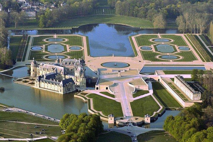 Transfert privé au départ de Paris vers Chantilly ou le château de Montvillargenne