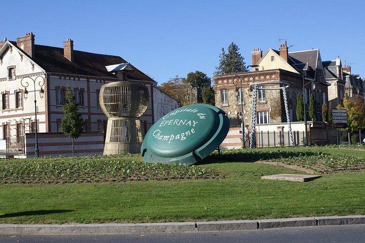Transfert aller-retour privé de 10 heures vers Champagne Epernay depuis Paris. Meilleure offre!