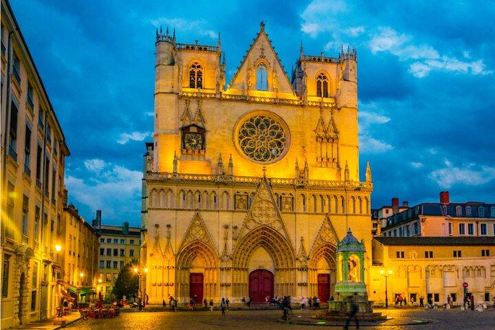 Lyon Chasse aux fantômes: Suivez le jeu d'exploration des ombres