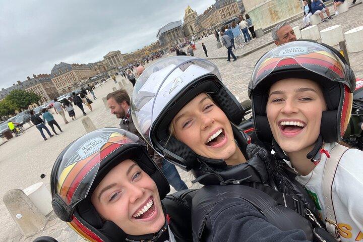 Visite d'une demi-journée en side-car Versailles avec entrée au château