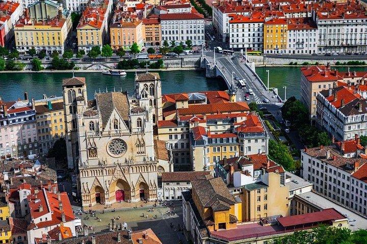 Lyon par vous-même avec chauffeur parlant anglais en voiture ou en van - 4 ou 8 heures de disposition