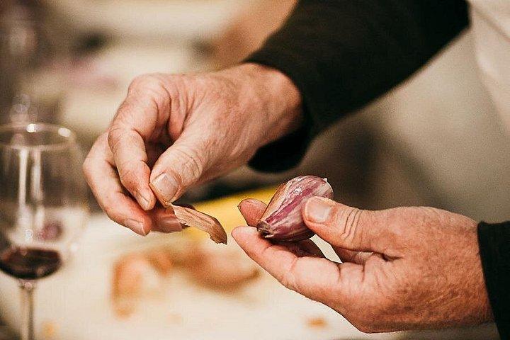 Visite du marché, cours de cuisine et déjeuner avec le chef au Lyon Studio