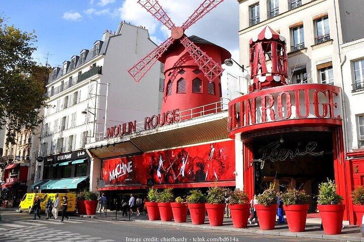 Explorez Bohemian Montmartre: visite privée à pied d'une demi-journée