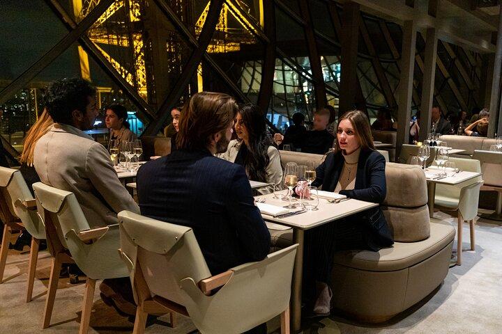 Dîner Tour Eiffel, croisière touristique et spectacle du Moulin Rouge