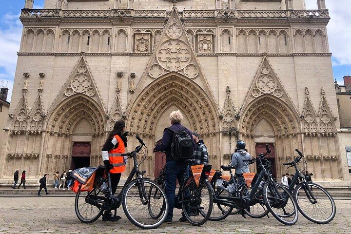 2,5h Visite guidée à vélo de la vieille ville de Lyon avec un Guide local