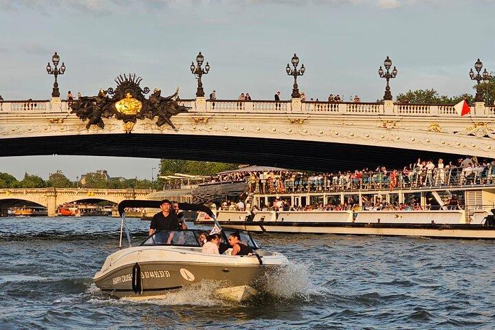 Croisière privée sur la Seine avec Happy Cruise in Paris