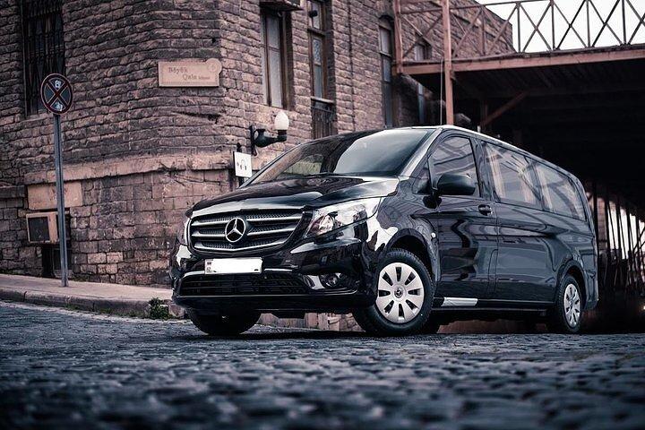 Départ Transfert privé Lyon Ville vers Aéroport de Lyon LYS par Luxury Van
