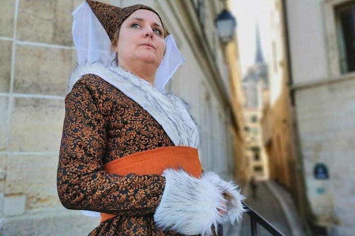 Visite Guidée Insolite de l'Île de la Cité Conté par Isabeau