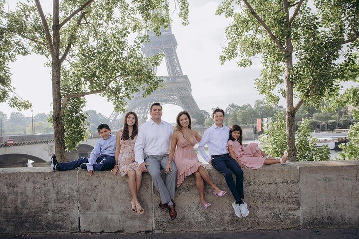 Séance privée de groupe avec un photographe local à Paris