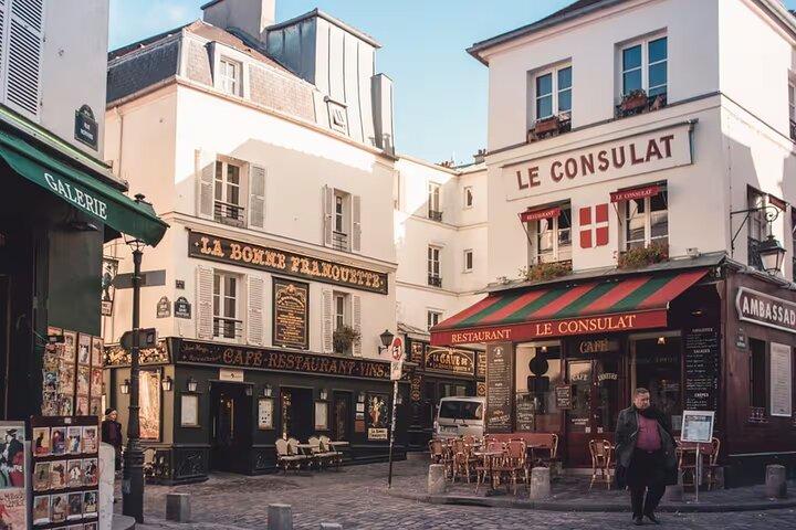 Paris Montmartre Décadent Cuisine, Vins, Fromages et Viennoiseries