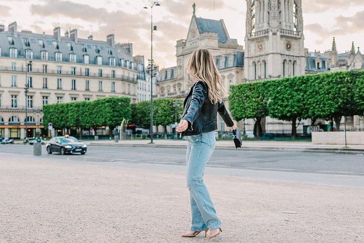 Séance photos de voyage en solo à Paris avec un photographe le mieux noté