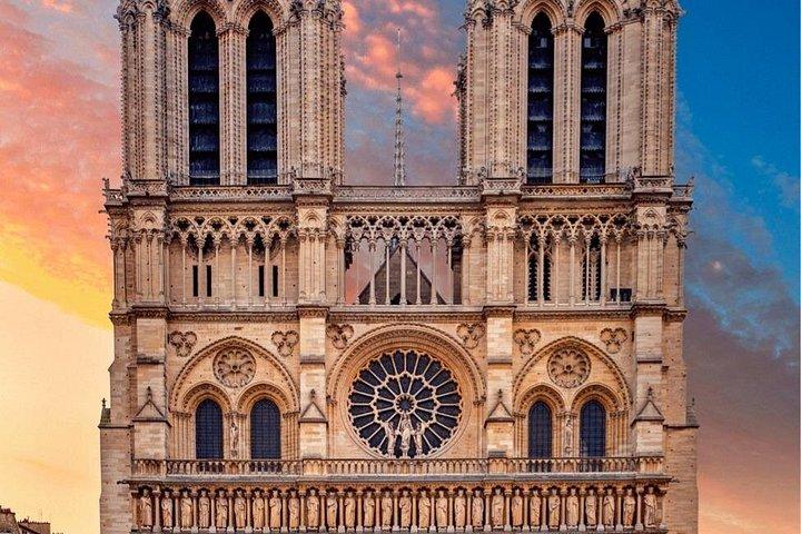 Incroyable visite guidée de Notre-Dame et de l'Ile de la Cité avec crypte