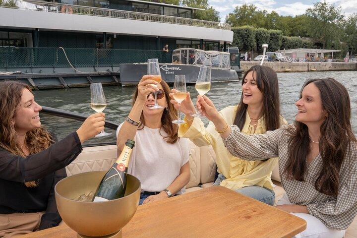 Croisière fluviale privée à Paris avec Champagne depuis la Tour Eiffel
