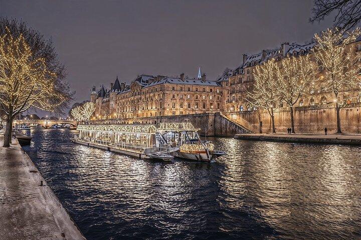 Croisière touristique du Nouvel An à Paris par les Bateaux Parisiens